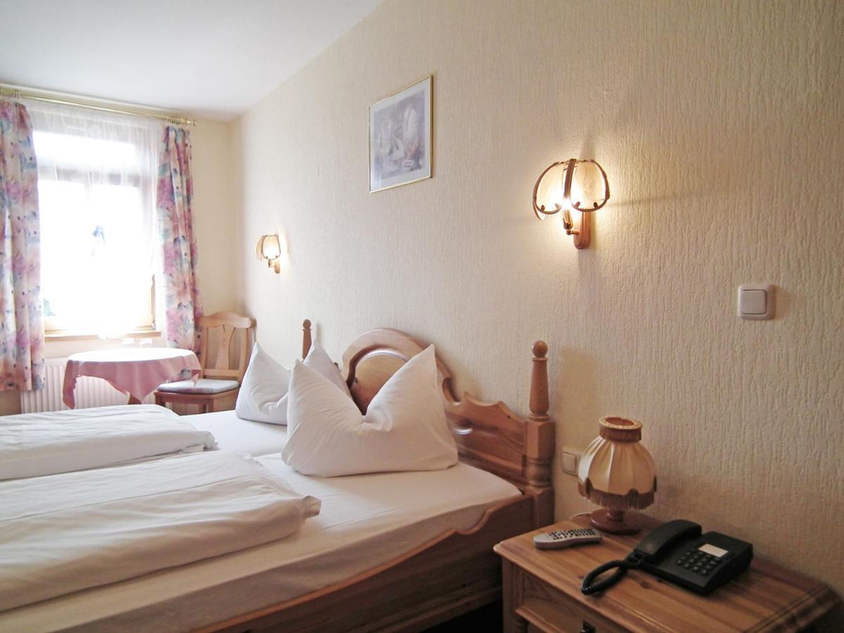 Gasthaus & Hotel Zur Linde Фридрихрода Екстериор снимка